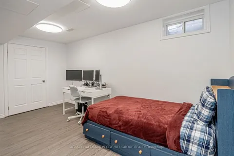 18 Bentley Cres, Barrie, ON L4N 0Z1