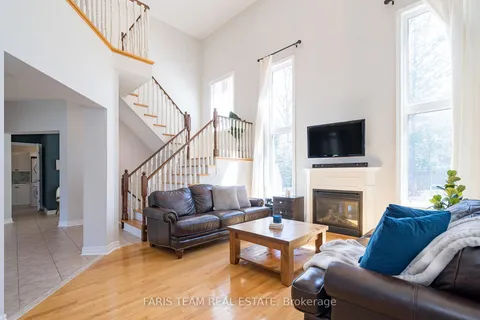 28 Camelot Sq, Barrie, ON L4M 0C3