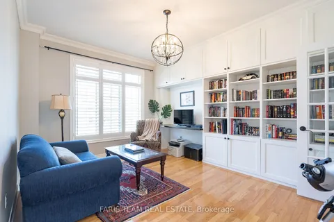 28 Camelot Sq, Barrie, ON L4M 0C3