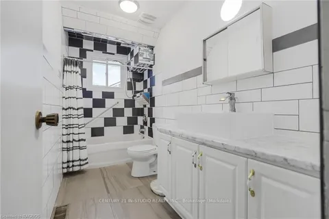 447 FIFTH St, Collingwood, ON L9Y 1Y5