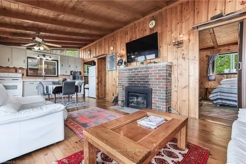 1950 SHORE Lane, Wasaga Beach, ON L9Z 1T7