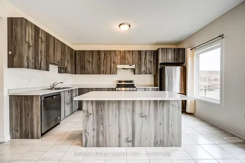 84 Atlantis Dr, Orillia, ON L3V 8L4