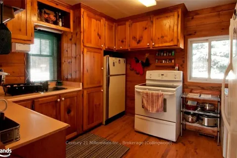 4352 124 COUNTY Road, ON L9Y 3Z1