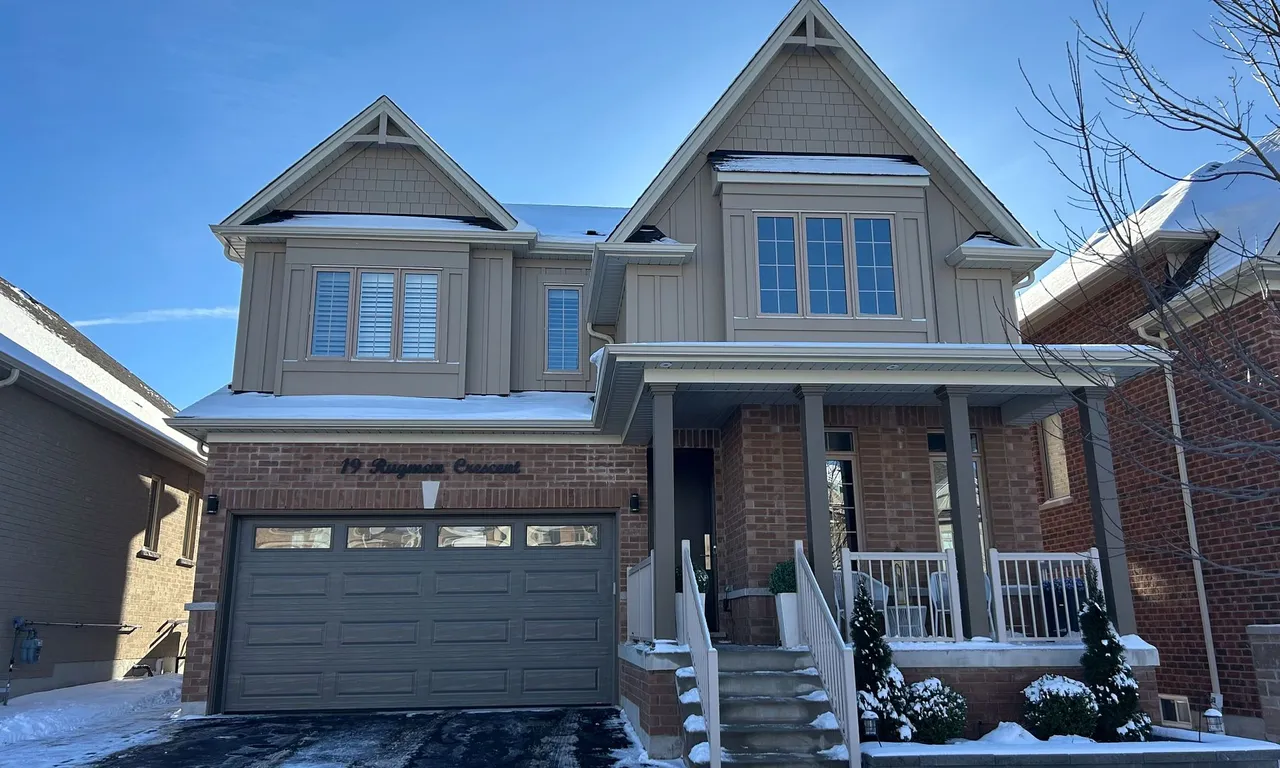 19 Rugman Cres, Springwater, ON L9X 2A2