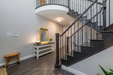 19 Rugman Cres, Springwater, ON L9X 2A2