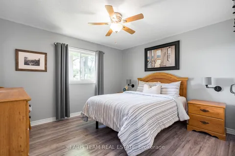 10 Clarence Ave, Penetanguishene, ON L9M 1A9