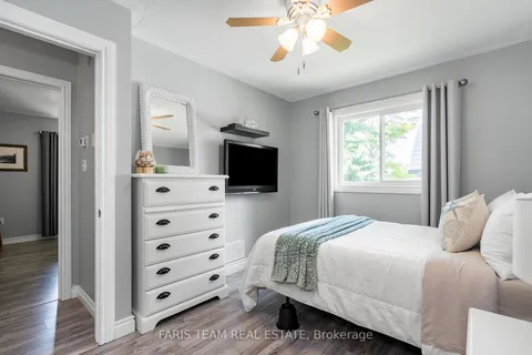 10 Clarence Ave, Penetanguishene, ON L9M 1A9