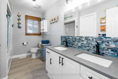 10 Clarence Ave, Penetanguishene, ON L9M 1A9