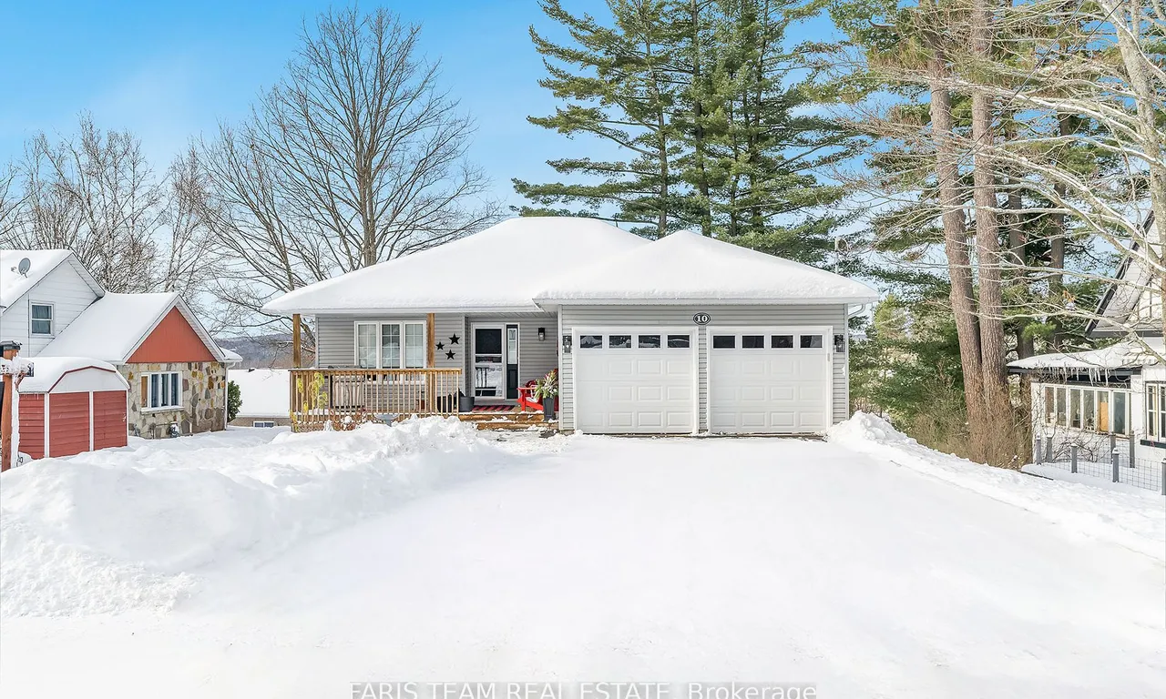 10 Clarence Ave, Penetanguishene, ON L9M 1A9