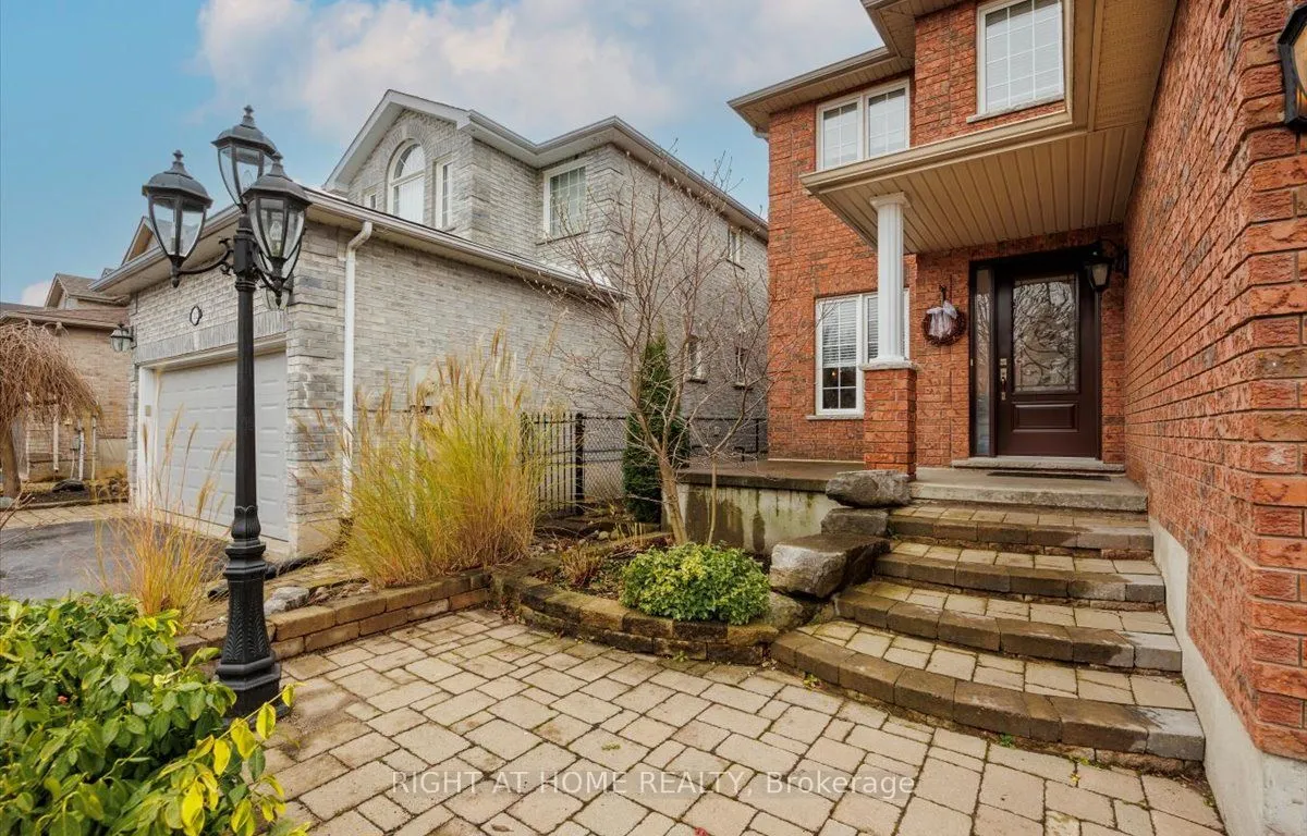 114 Nicholson Dr, Barrie, ON L4N 0B2