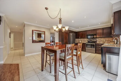 114 Nicholson Dr, Barrie, ON L4N 0B2