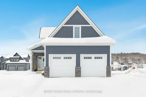 38 Magazine St, Penetanguishene, ON L9M 0W7