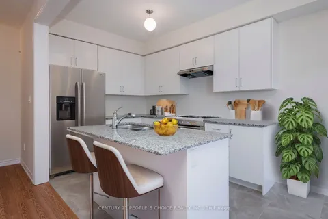 6 Prudhoe Terr, Barrie, ON L9S 2Z8