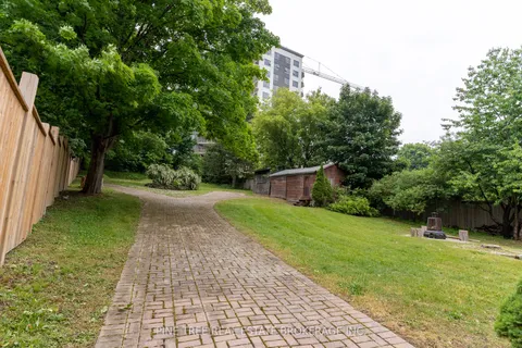39 Little Lake Dr, Barrie, ON L4M 7B9