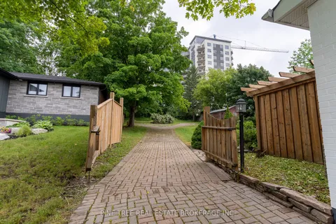 39 Little Lake Dr, Barrie, ON L4M 7B9