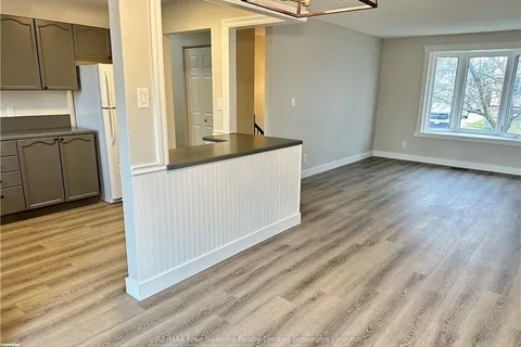 14 KORLEA Cres, Orillia, ON L3V 7K3