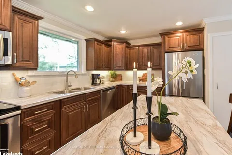 4693 DANIEL St, Ramara, ON L3V 6H7