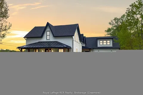 37 WELLINGTON St, Clearview, ON L0M 1G0