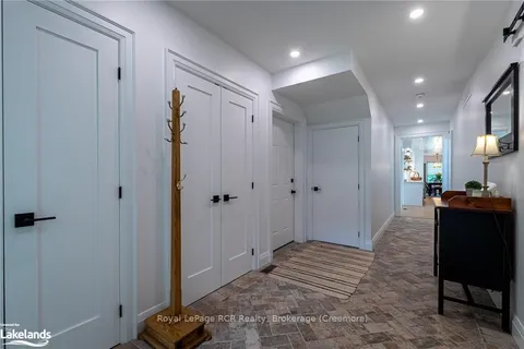 37 WELLINGTON St, Clearview, ON L0M 1G0