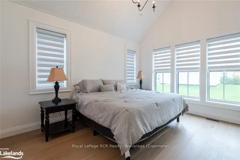 37 WELLINGTON St, Clearview, ON L0M 1G0