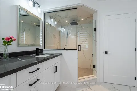 37 WELLINGTON St, Clearview, ON L0M 1G0