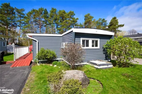 12 VICS Rd, Midland, ON L4R 0B9