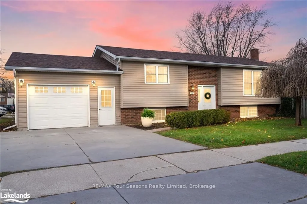 29 GODDEN St, Collingwood, ON L9Y 4S5