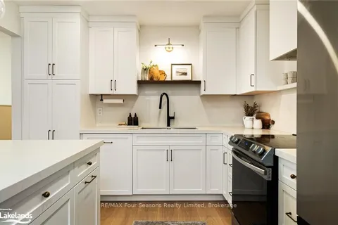 29 GODDEN St, Collingwood, ON L9Y 4S5