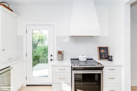 348 FIRST St, Midland, ON L4R 3P2