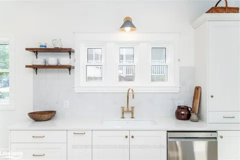 348 FIRST St, Midland, ON L4R 3P2