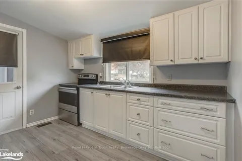 808 QUEBEC St, Midland, ON L4R 1E9