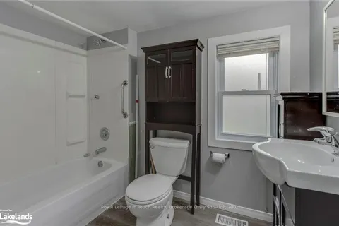 808 QUEBEC St, Midland, ON L4R 1E9