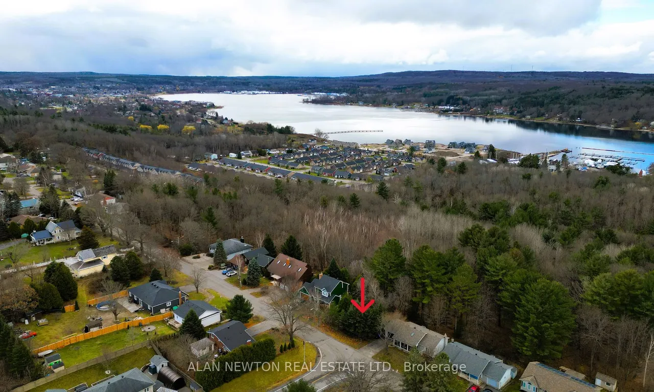 236 Church St, Penetanguishene, ON L9M 1G6