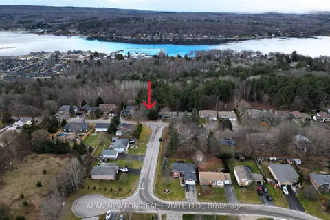 236 Church St, Penetanguishene, ON L9M 1G6