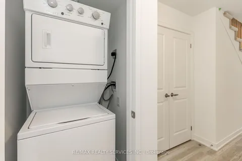 61 Red Maple Lane, Barrie, ON L9J 0N8