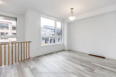 61 Red Maple Lane, Barrie, ON L9J 0N8