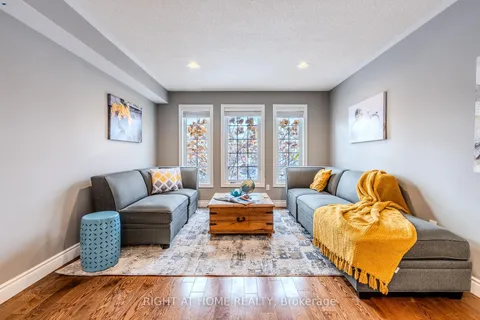 33 KNUPP Rd, Barrie, ON L4N 0P8