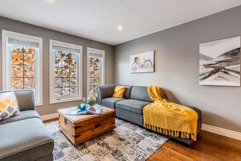 33 KNUPP Rd, Barrie, ON L4N 0P8