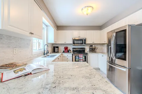 33 KNUPP Rd, Barrie, ON L4N 0P8