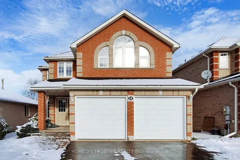 18 Benjamin Lane, Barrie, ON L4N 0S2