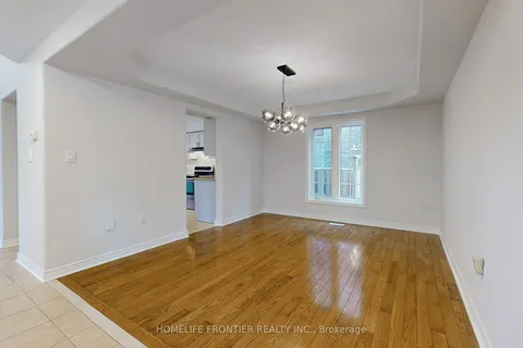 18 Benjamin Lane, Barrie, ON L4N 0S2