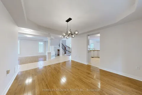 18 Benjamin Lane, Barrie, ON L4N 0S2