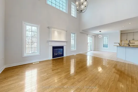 18 Benjamin Lane, Barrie, ON L4N 0S2