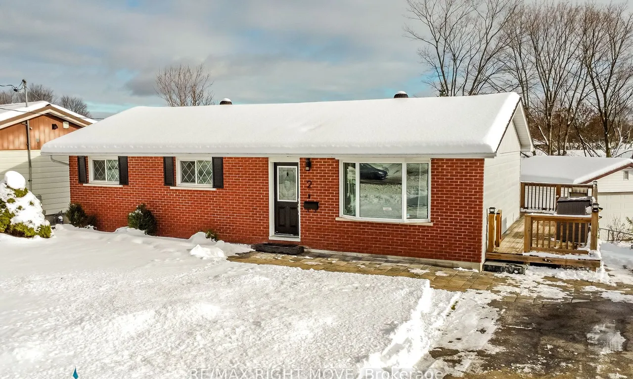 2 Walker Ave, Orillia, ON L3V 6G7