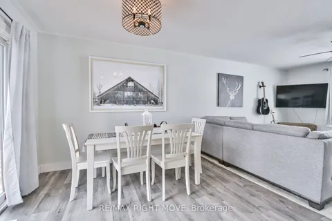2 Walker Ave, Orillia, ON L3V 6G7