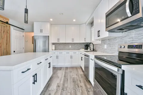 2 Walker Ave, Orillia, ON L3V 6G7