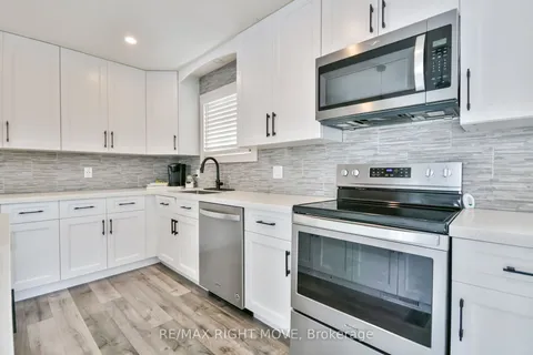 2 Walker Ave, Orillia, ON L3V 6G7