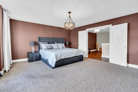 13 Mabern Street, Barrie, ON L9J 0J1