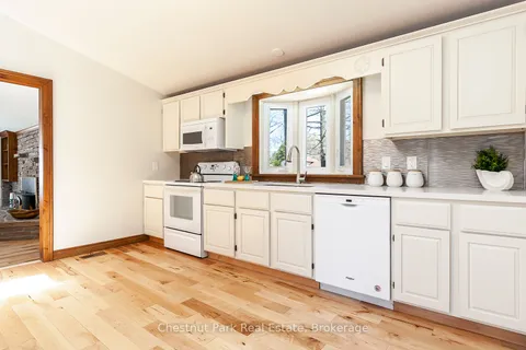 90 Edgewater Rd, Wasaga Beach, ON L9Z 2W3