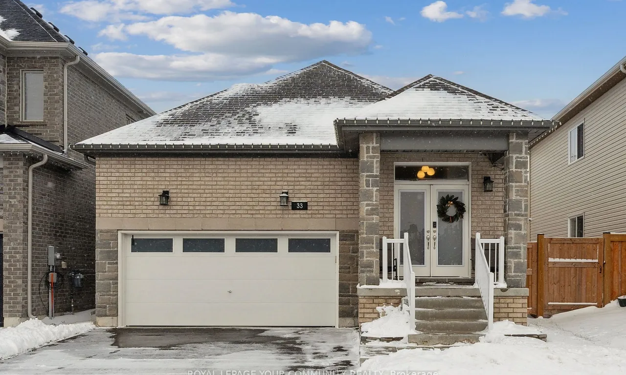 33 Mabern St, Barrie, ON L9J 0H9